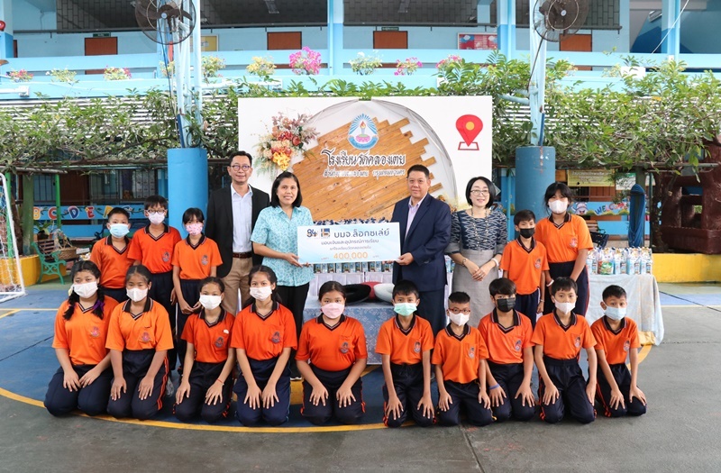 Loxley Donates Teaching Equipment to Wat Khlong Toey School.