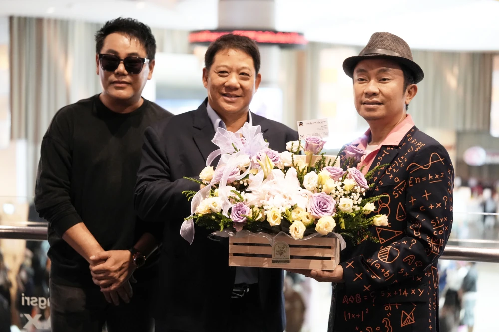 ล็อกซเล่ย์ บุกงานเปิดตัวหนัง "อีแหล่ แอรี่" ขนทัพ 'หม่ำแซ่บ-แจยอน' แจกความฟินทั่วงาน!